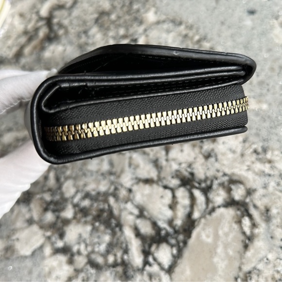 NWT Boutique Crocodile embossed vegan leather zippy wallet - Picture 10 of 12